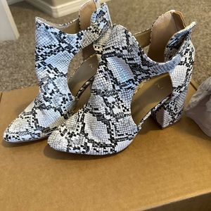 Snakeskin side cutout booties, never been worn